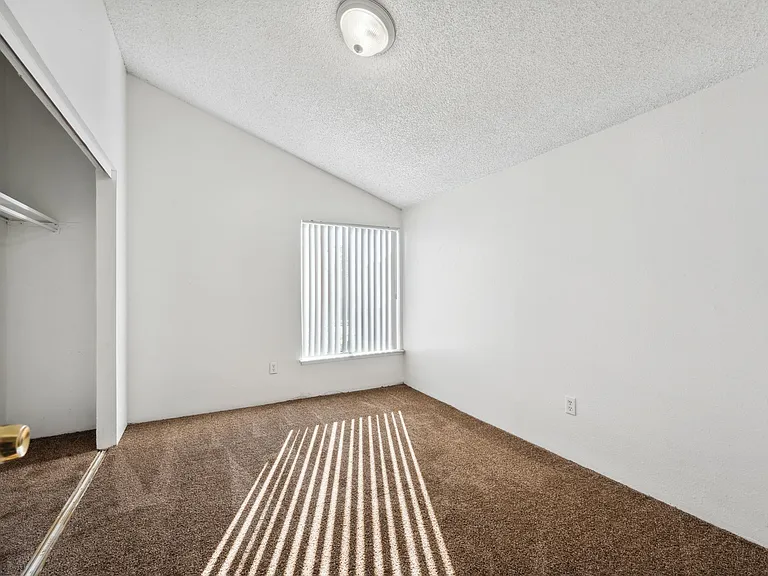 Alvarado Sunset Apartments — Photo 7