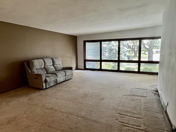 4th image of 470 N 4th Ave
