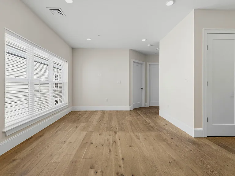 29-31 Ward St #302 — Photo 7