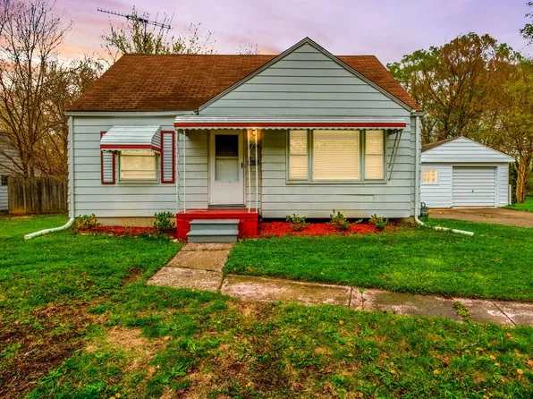 19155 Eastwood Dr, Harper Woods, MI 48225