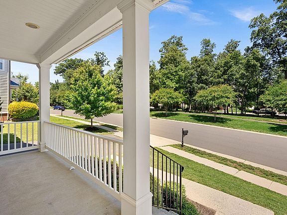 4th image of 42573 Regal Wood Dr