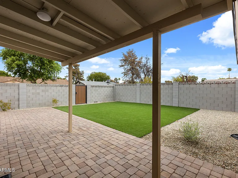 224 E Oxford Dr — Photo 14