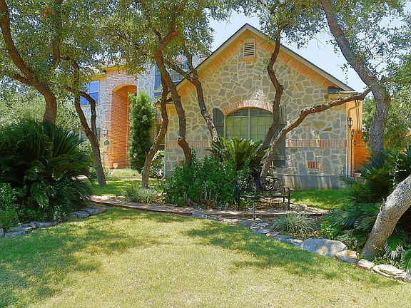 4th image of 18407 Emerald Oaks Dr