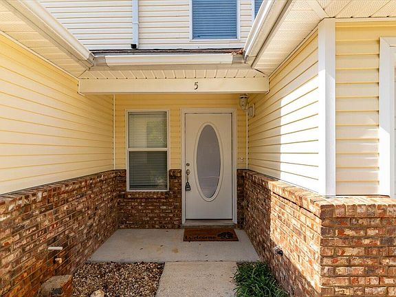 2nd image of 114 4th St #105