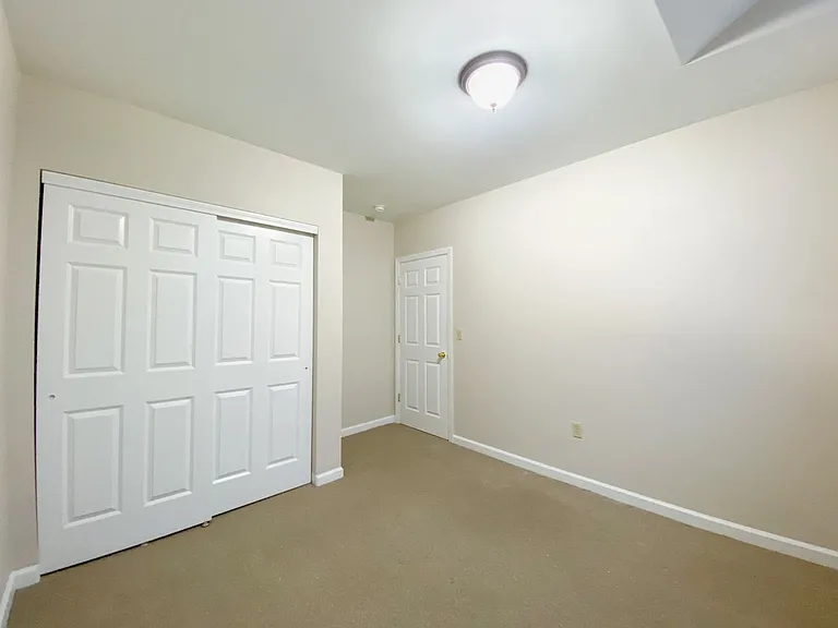 990 Wethersfield Ave — Photo 8