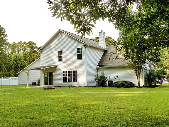 25 Wellington backyard view.