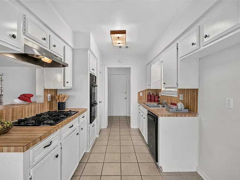 18706 Clover Glen Ln — Photo 7