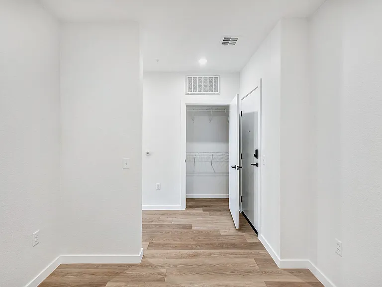 Oso Apartments — Photo 122