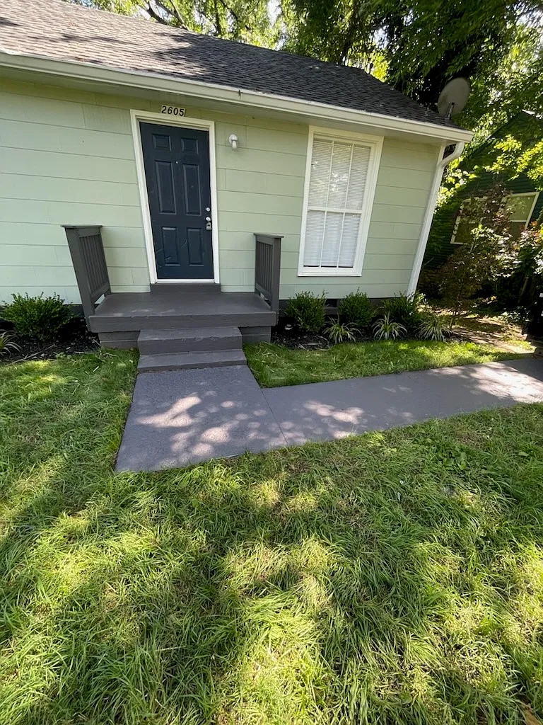 2 bed, 704 sqft, $1,950 — Photo 1