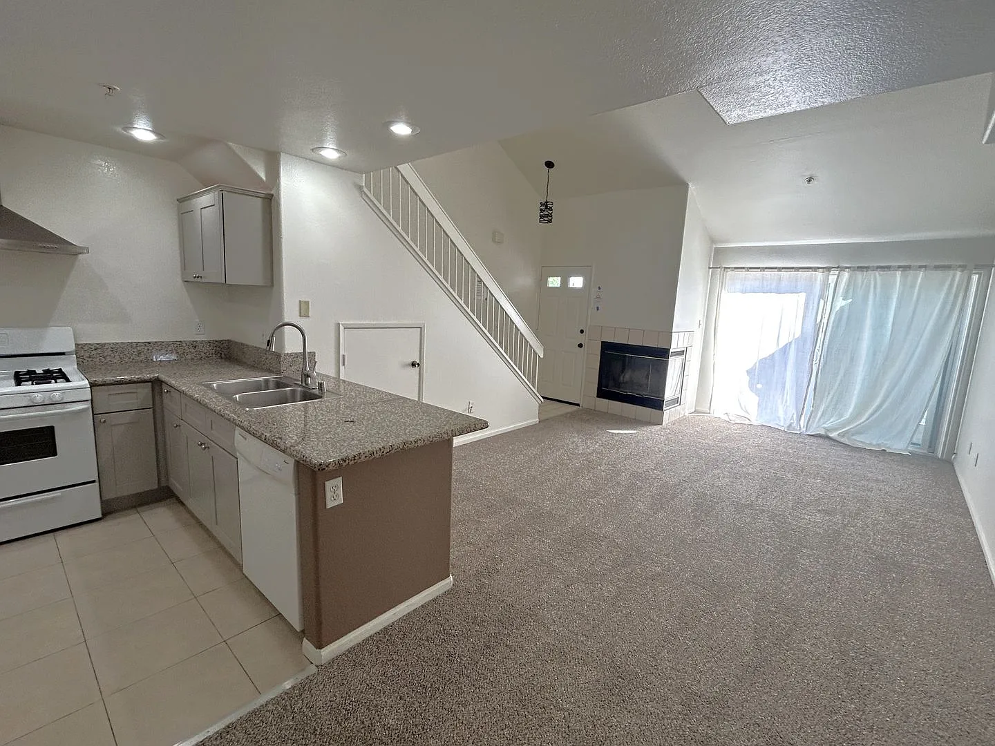 13133 Le Parc Unit 912 Chino Hills 91709 (2 Bed / 2 Bath) — Photo 4