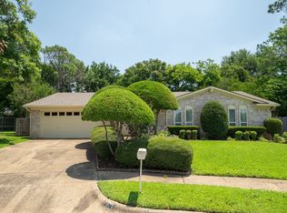 920 Ridge Dr, Bedford, TX 76021