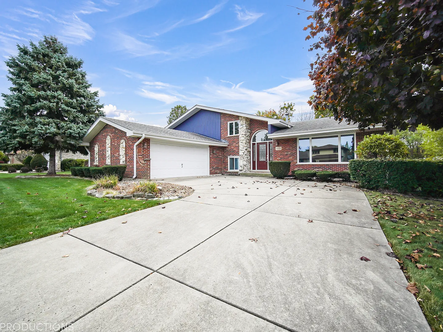 13221 Oakwood Dr photo 1