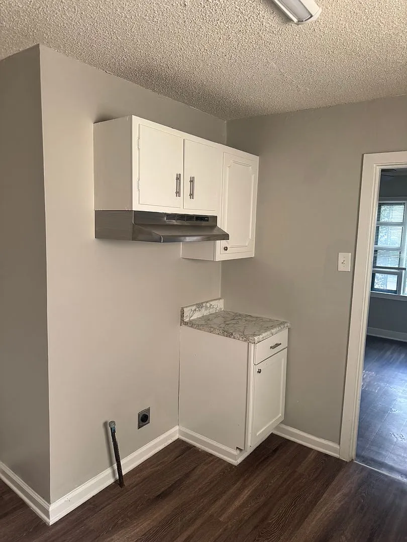 Welcome to 1981 Boyle Ave! — Photo 4