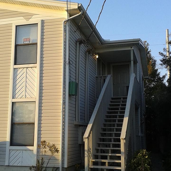 1st image of 3208 Redwood Ln #215