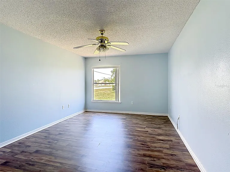 1001 Eiffel Ln — Photo 19