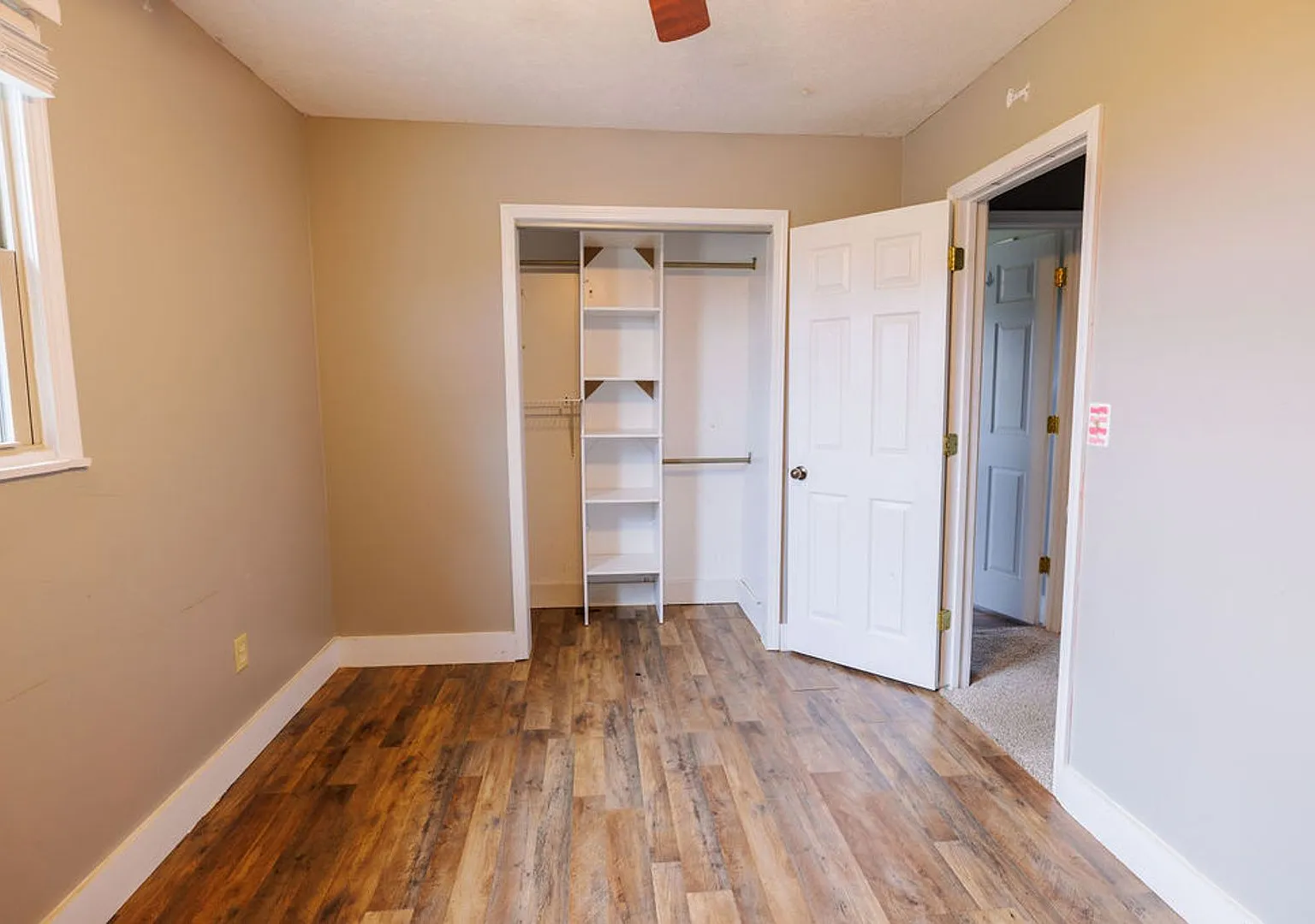 Quiet 3 Bedroom Home with Detached Garage — Photo 4