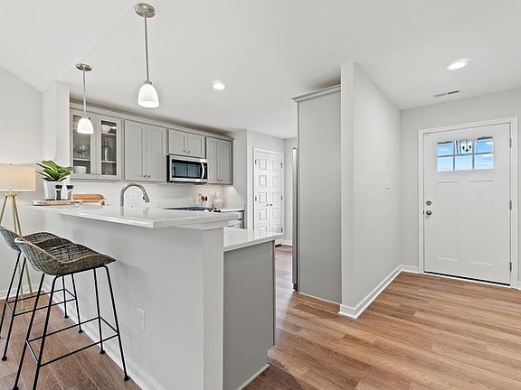 4th image of 206 Logan Way