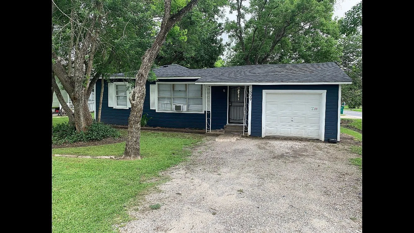 1509 Main St — Photo 1