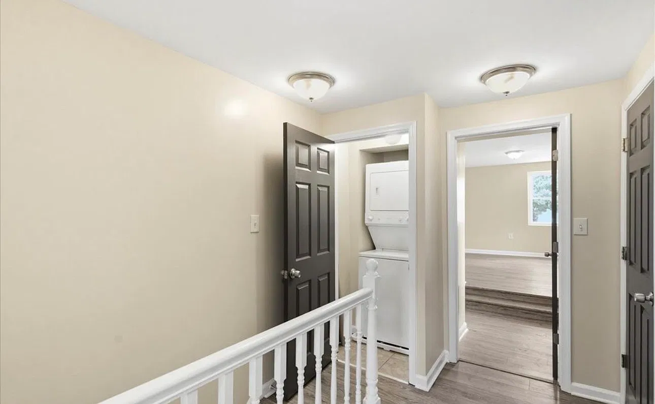 3 bed, 1200 sqft, $2,100 — Photo 4