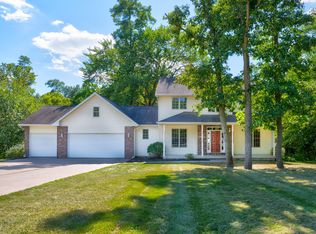 2450 Sunflower Rdg, Muscatine, IA 52761