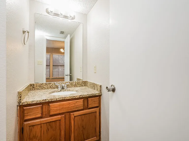 2305 Weyborn Dr — Photo 16