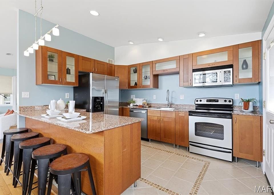2nd image of 7827 Milan Ave