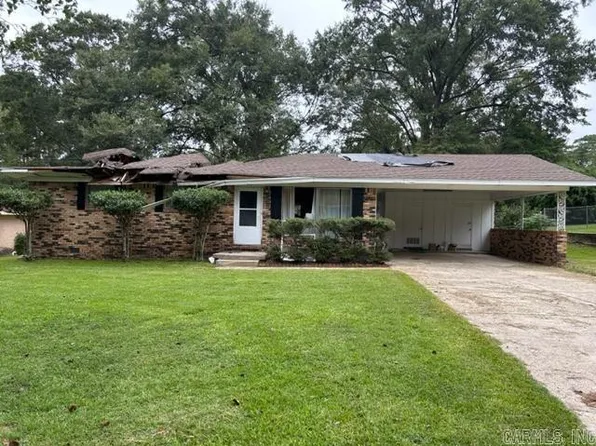 1012 Crestwood Dr, El Dorado, AR 71730