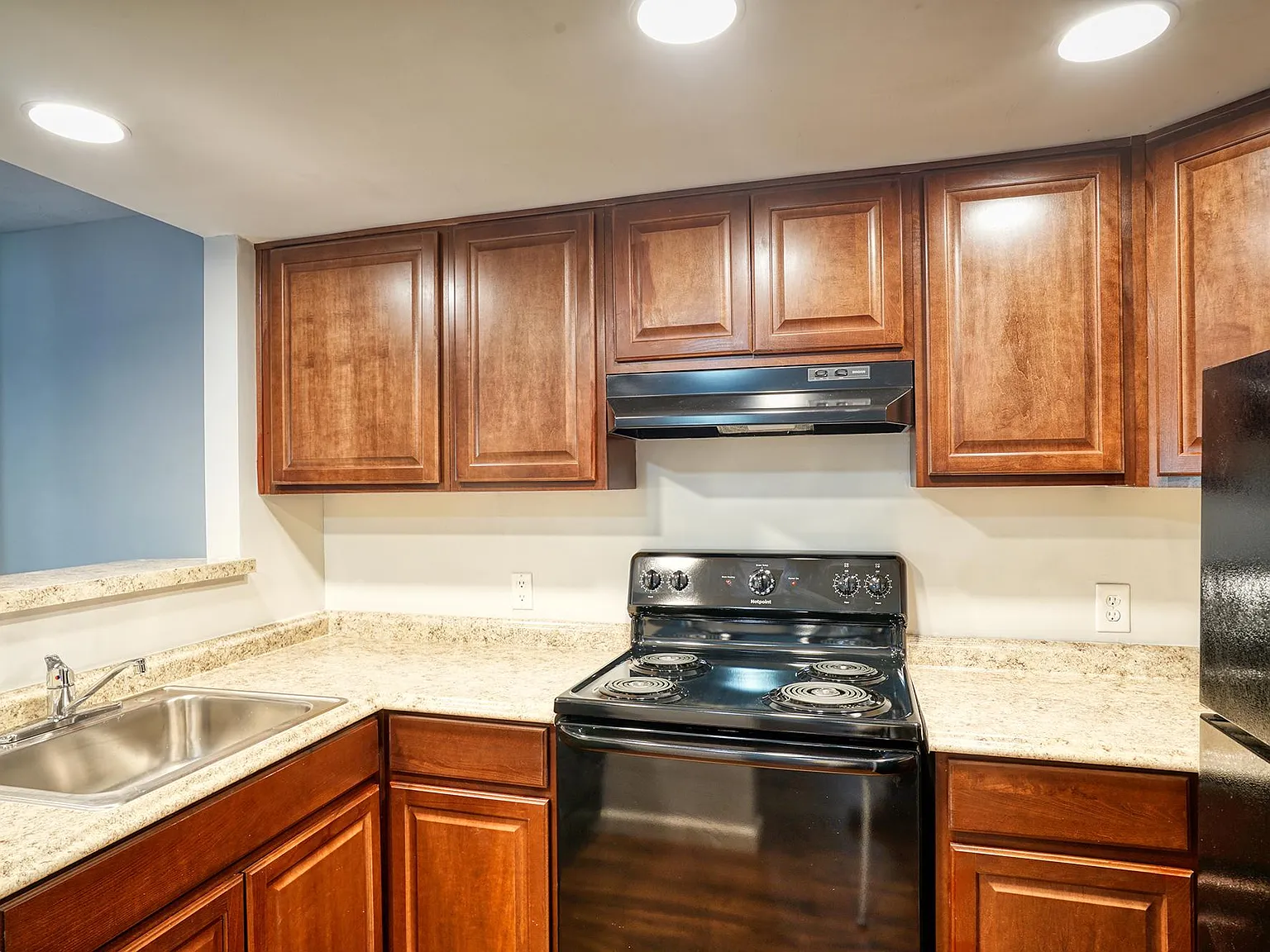 Oak Creek Apartments — Photo 2