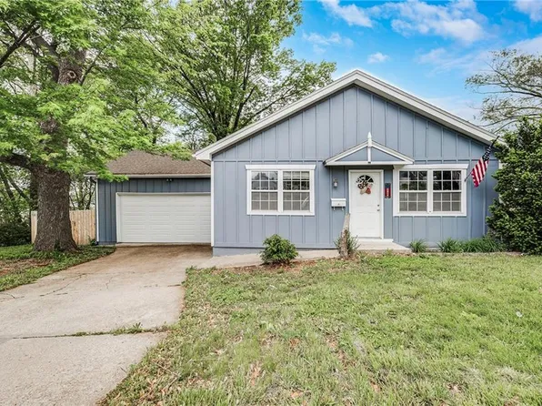 224 S Sterling Ave, Sugar Creek, MO 64054