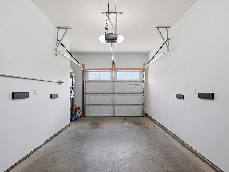 257 Claremont Ct — Photo 31