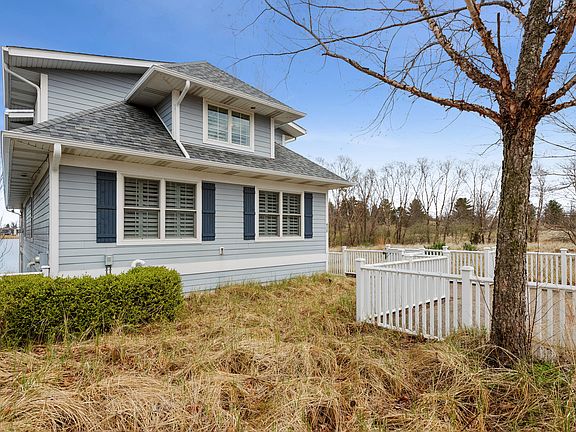 3rd image of 420 Beachwalk Ln