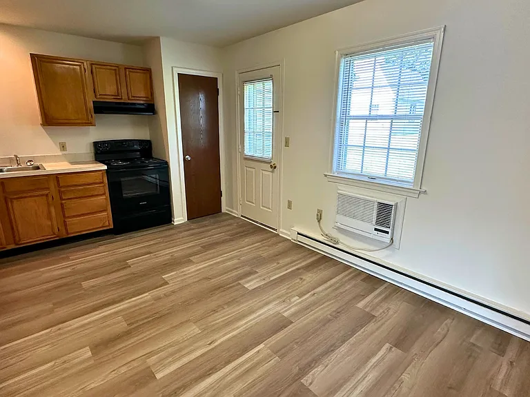 108 Bradford Dr — Photo 10