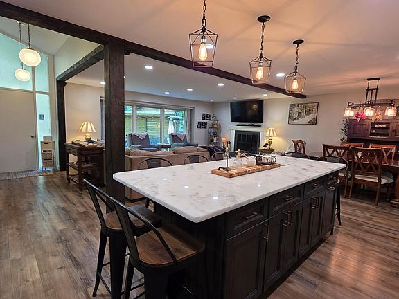 3rd image of 124 Wendover Cir