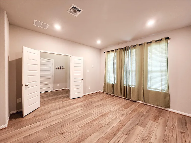 10714 Cliffs View Dr — Photo 16