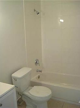 5th image of 790 NE 128th St APT 303