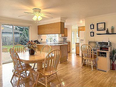 Hardwood floors in large eating area off oak kitchen w/granite counters