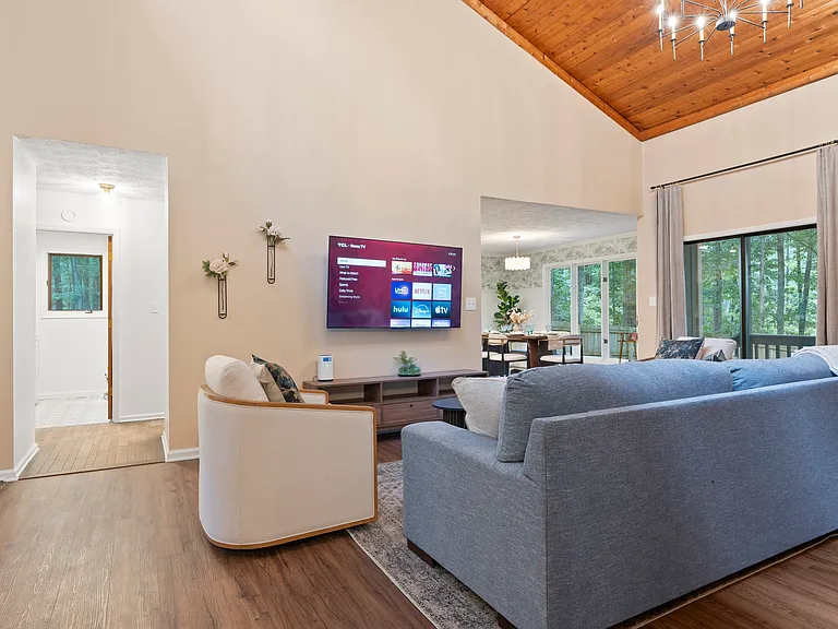 420 Cedar Ln — Photo 9