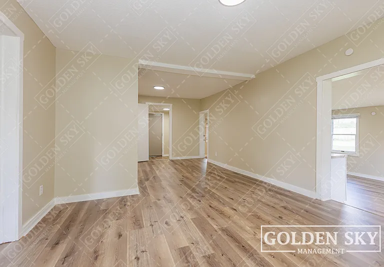 1704 W 15th St — Photo 4