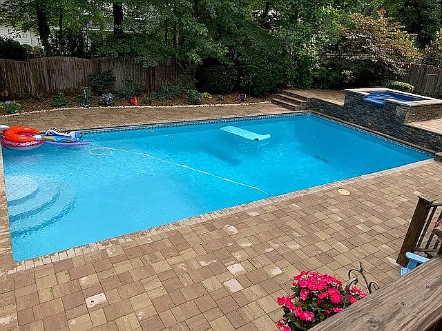 2nd image of 4401 Cornwallis Ct NE
