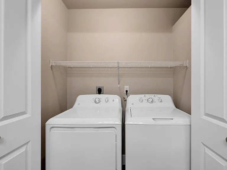 Brooklyn West Apartments — Photo 13