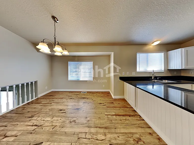 2169 W 1520 N — Photo 4