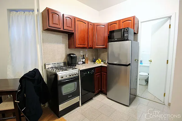 Rented by City Connections Realty | media 12