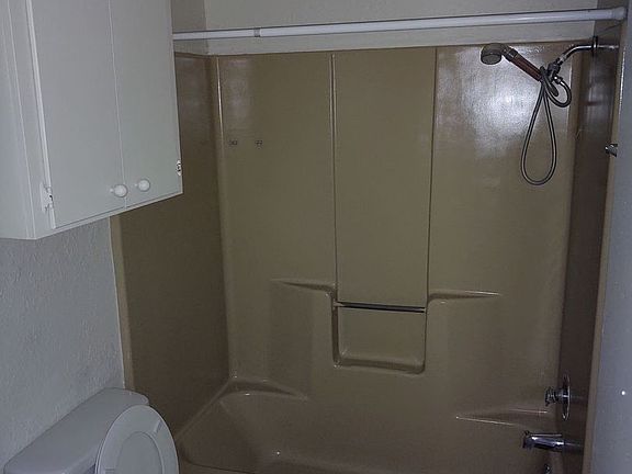 3rd image of 215 Ramsay St APT 202