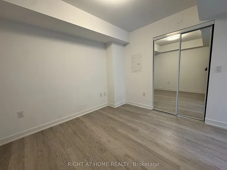 3 Strathgowan Ave #326 — Photo 9