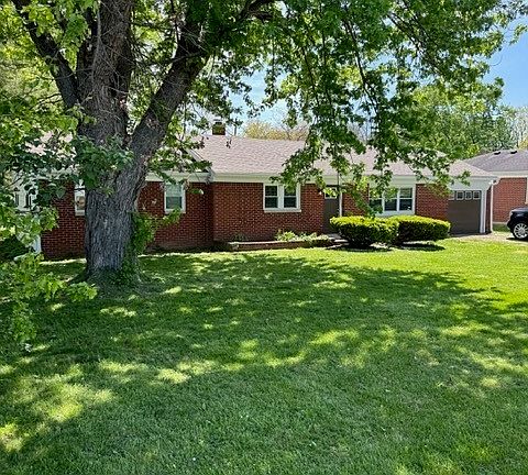 3rd image of 909 N Sadlier Dr