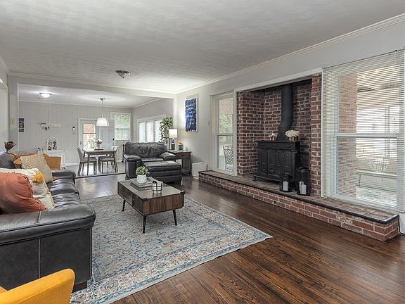 5th image of 2662 Elmore Park Rd