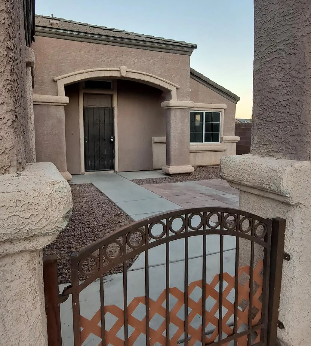 4 bed, 1928 sqft, $2,650 — Photo 1