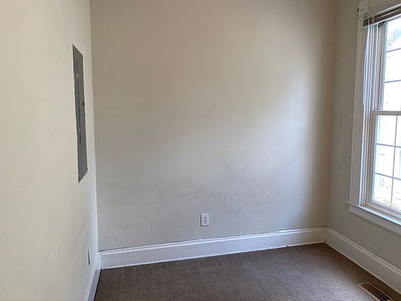 5th image of 243 Lexington Ave #1