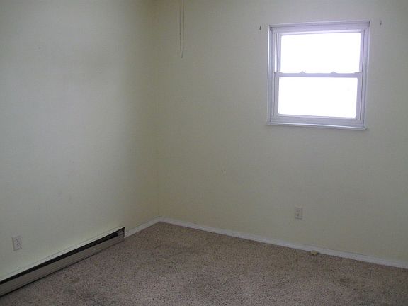 5th image of 124 S Meadow Dr