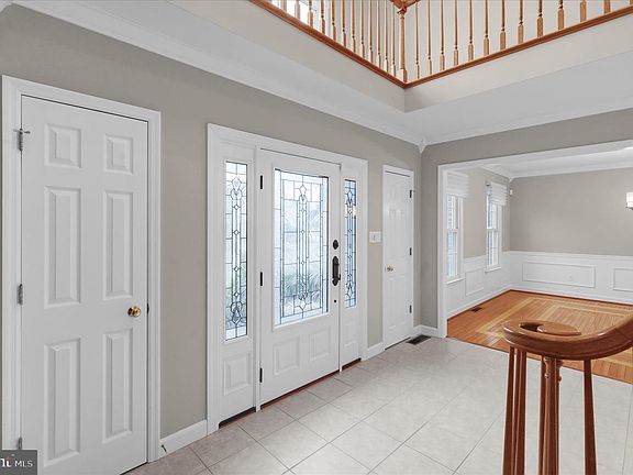 3rd image of 110 New York Ave